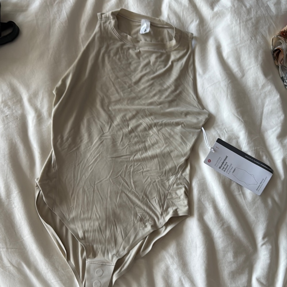 Lululemon NWT nulu bodysuit